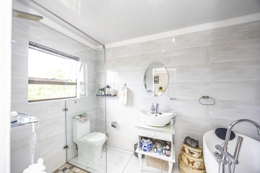 5 Bedroom Property for Sale in Beacon Bay North Eastern Cape